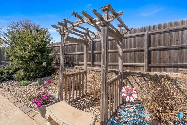 208 E 7th St Street, Crooks, SD 57020