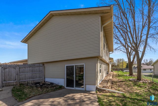 208 E 7th St Street, Crooks, SD 57020
