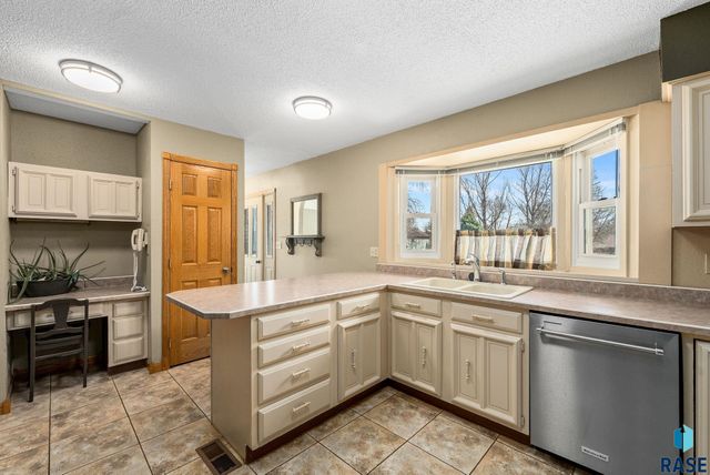 208 E 7th St Street, Crooks, SD 57020