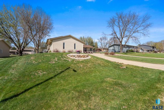 208 E 7th St Street, Crooks, SD 57020