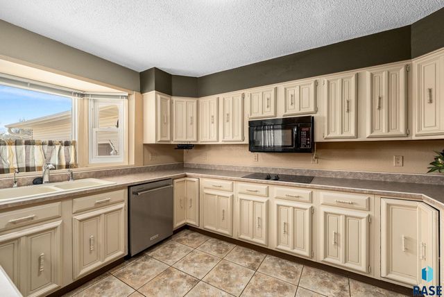 208 E 7th St Street, Crooks, SD 57020