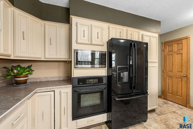 208 E 7th St Street, Crooks, SD 57020