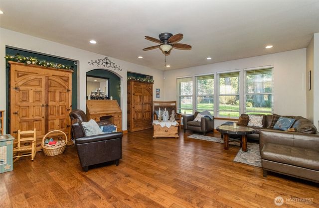 6824 137th Drive NE, Lake Stevens, WA 98258