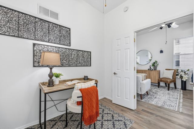 910 N Mason Street, Bloomington, IL 61701