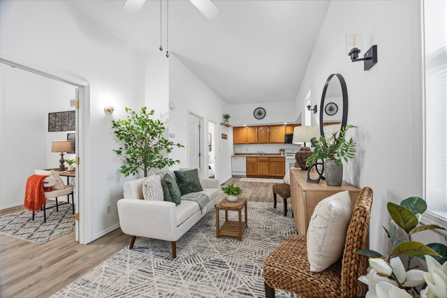 910 N Mason Street, Bloomington, IL 61701