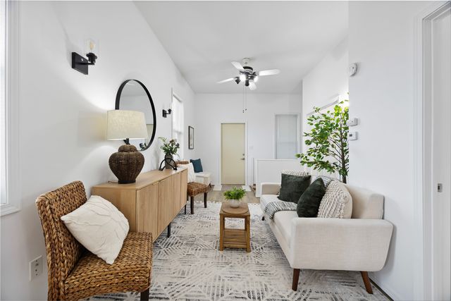 910 N Mason Street, Bloomington, IL 61701