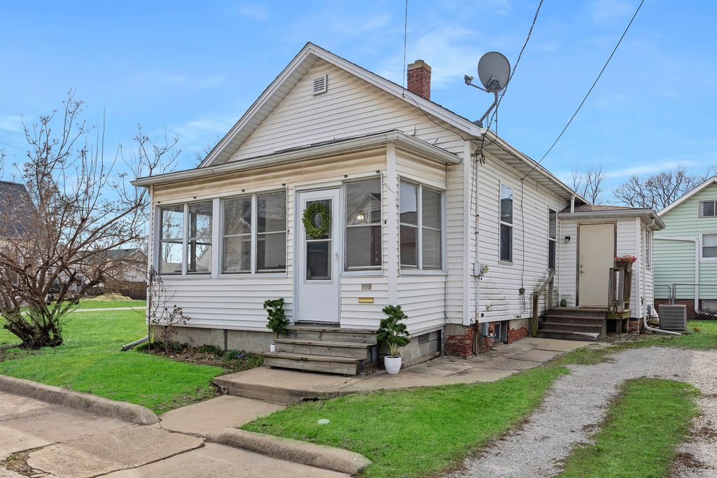 910 N Mason Street, Bloomington, IL 61701