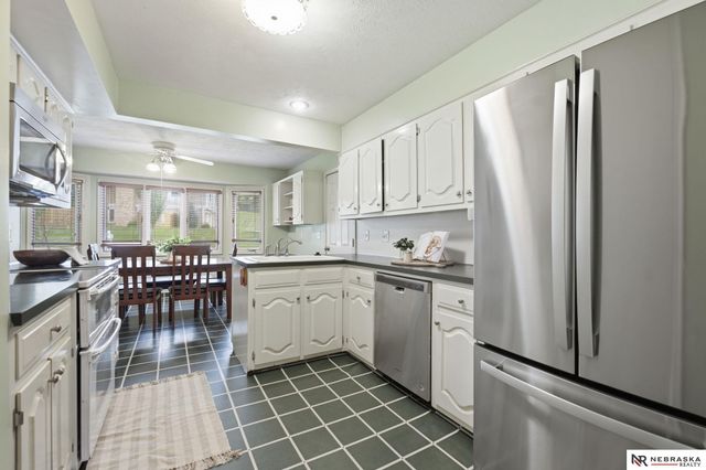 304 Bellevue Boulevard S, Bellevue, NE 68005