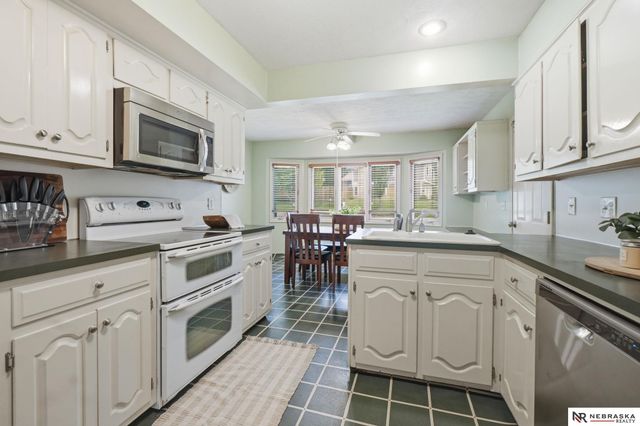 304 Bellevue Boulevard S, Bellevue, NE 68005