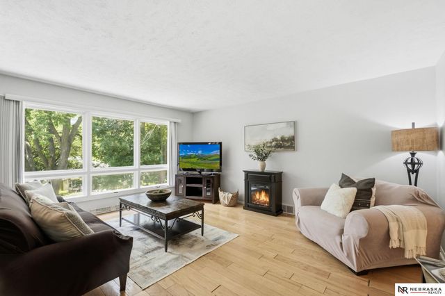304 Bellevue Boulevard S, Bellevue, NE 68005