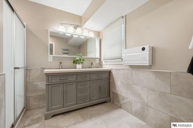 304 Bellevue Boulevard S, Bellevue, NE 68005