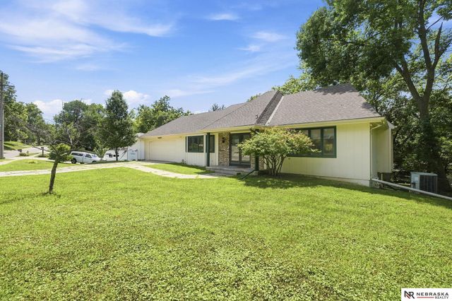 304 Bellevue Boulevard S, Bellevue, NE 68005