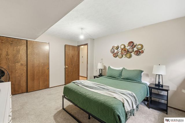 304 Bellevue Boulevard S, Bellevue, NE 68005