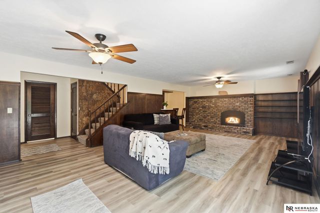 304 Bellevue Boulevard S, Bellevue, NE 68005