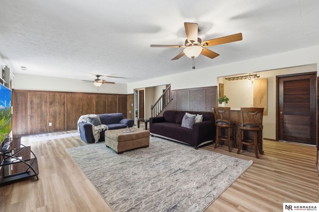 304 Bellevue Boulevard S, Bellevue, NE 68005