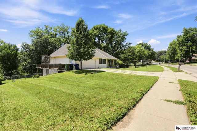 304 Bellevue Boulevard S, Bellevue, NE 68005