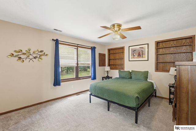 304 Bellevue Boulevard S, Bellevue, NE 68005
