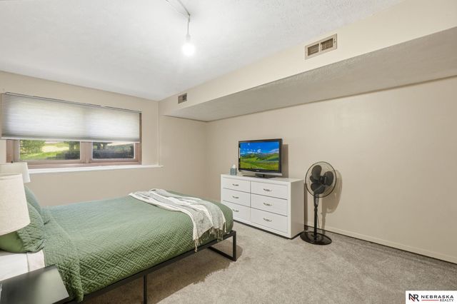 304 Bellevue Boulevard S, Bellevue, NE 68005