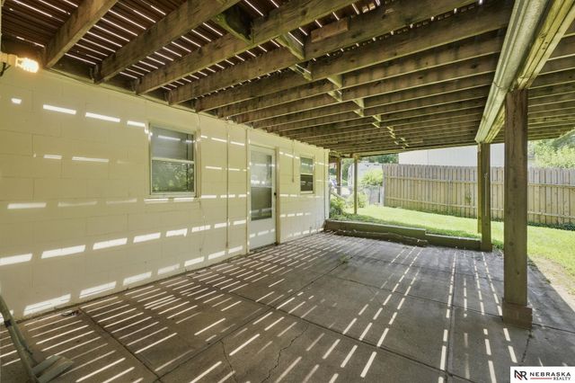 304 Bellevue Boulevard S, Bellevue, NE 68005