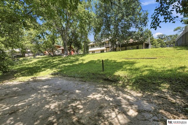 304 Bellevue Boulevard S, Bellevue, NE 68005