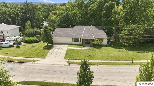 304 Bellevue Boulevard S, Bellevue, NE 68005