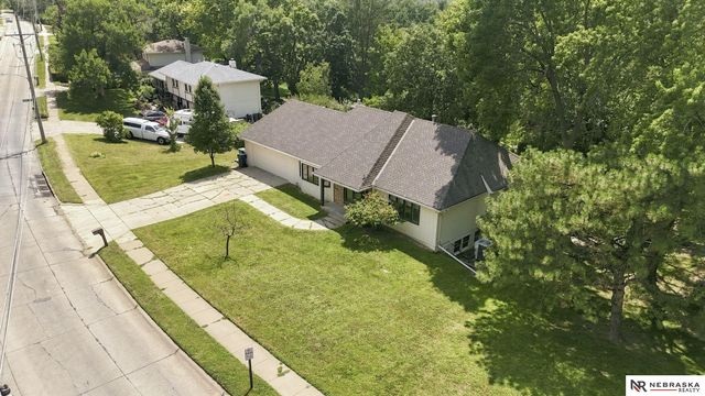 304 Bellevue Boulevard S, Bellevue, NE 68005