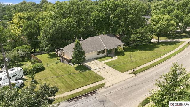 304 Bellevue Boulevard S, Bellevue, NE 68005