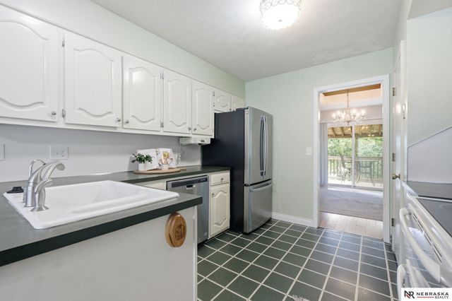 304 Bellevue Boulevard S, Bellevue, NE 68005