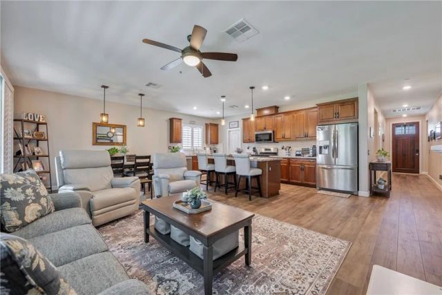 1476 Wicklow, Redlands, CA 92374