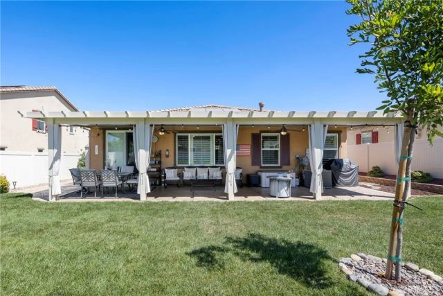 1476 Wicklow, Redlands, CA 92374