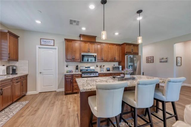 1476 Wicklow, Redlands, CA 92374