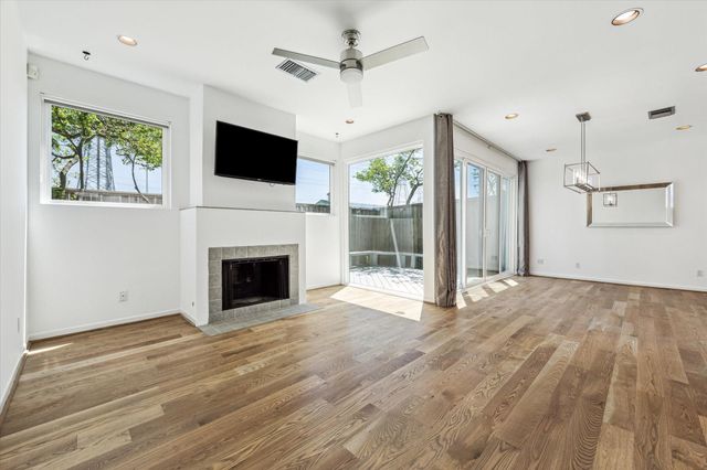 16 Boulevard Green, Bellaire, TX 77401