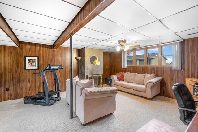 426 Ash Street, Fredericksburg, IA 50630