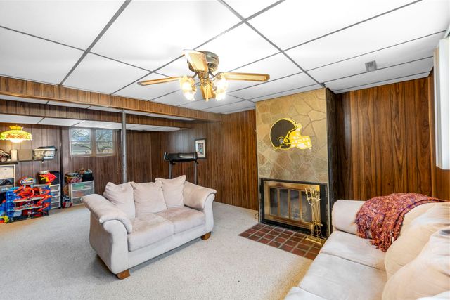 426 Ash Street, Fredericksburg, IA 50630