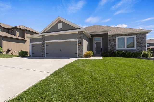 10823 N Corrington Avenue, Kansas City, MO 64156