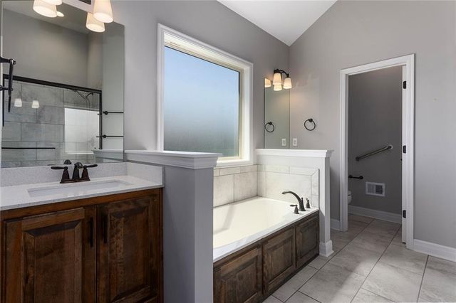 10823 N Corrington Avenue, Kansas City, MO 64156