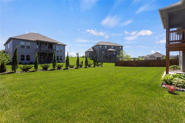 10823 N Corrington Avenue, Kansas City, MO 64156