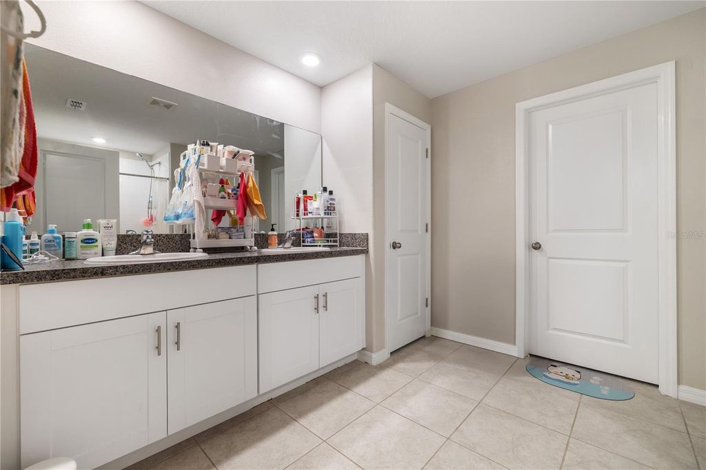 Image 13 of property listing at 4726 WILD SENNA BOULEVARD, Tampa, FL 33619