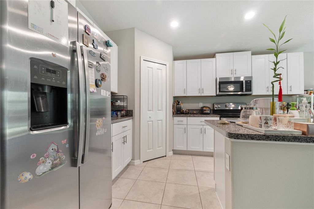 Image 6 of property listing at 4726 WILD SENNA BOULEVARD, Tampa, FL 33619