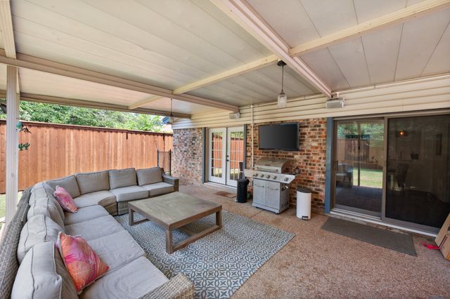 6736 Corona Drive, North Richland Hills, TX 76180