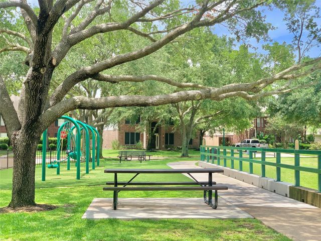 11210 Chestnut Woods Trail, Houston, TX 77065