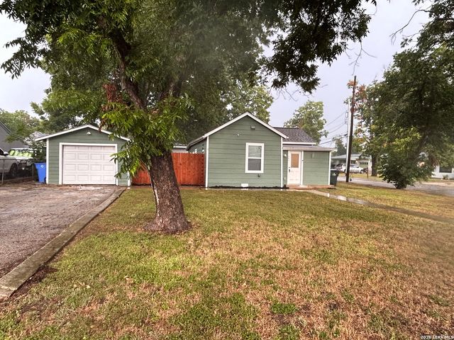 505 N Heideke, Seguin, TX 78155