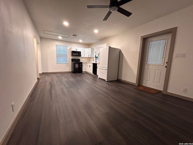 505 N Heideke, Seguin, TX 78155