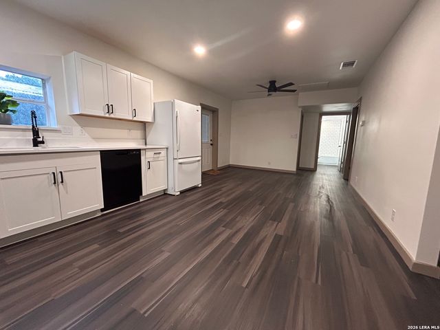 505 N Heideke, Seguin, TX 78155