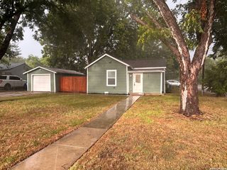 505 N Heideke, Seguin, TX 78155