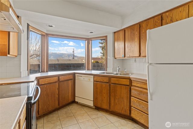 1616 N Baker Avenue, East Wenatchee, WA 98802