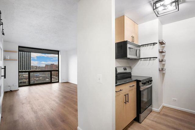 4343 N Clarendon Avenue 911, Chicago, IL 60613