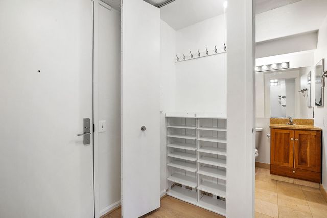 4343 N Clarendon Avenue 911, Chicago, IL 60613