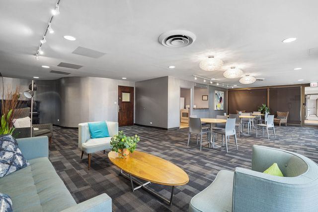 4343 N Clarendon Avenue 911, Chicago, IL 60613