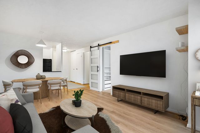 4343 N Clarendon Avenue 911, Chicago, IL 60613